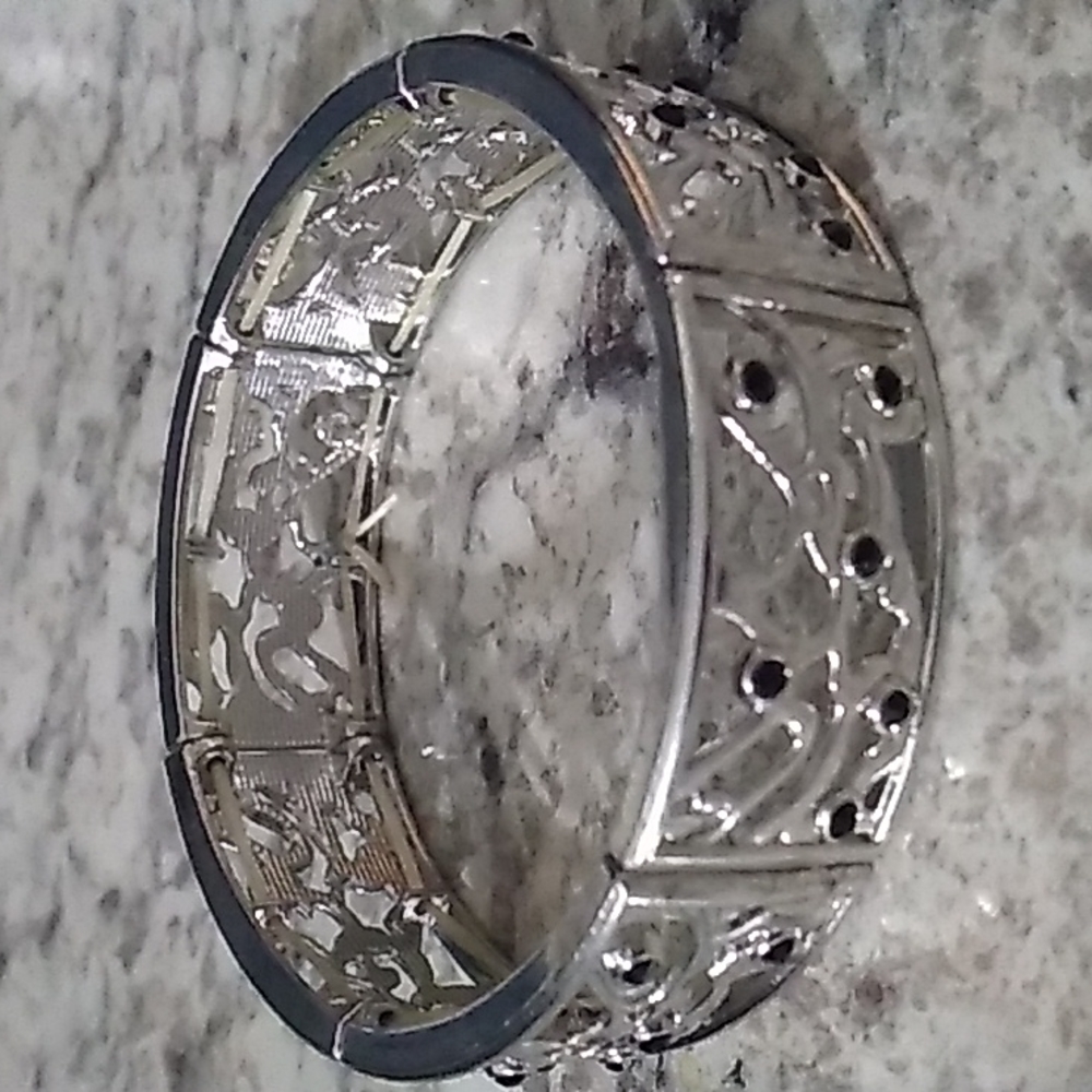 Silver-tone elastic bracelet